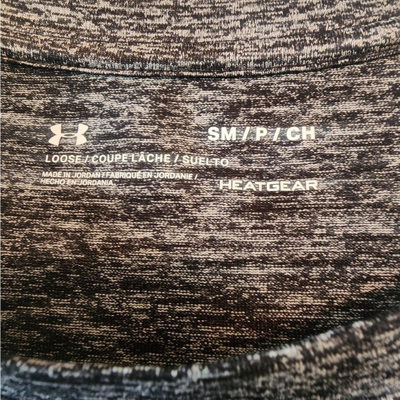 Under Armour heat gear loose fit long sleeve black grey shirt size womens small - Picture 3 of 3